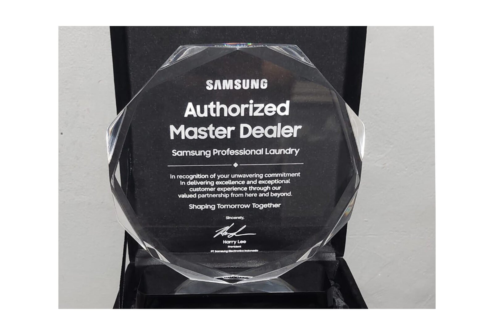 Piagam Authorized Master Dealer Samsung Professional Laundry